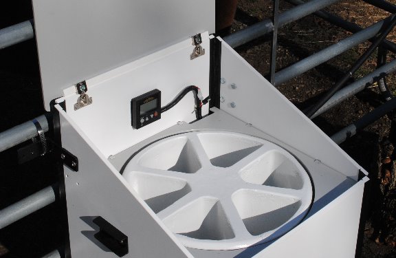 X5CD Automatic Horse Feeder - Generation 1